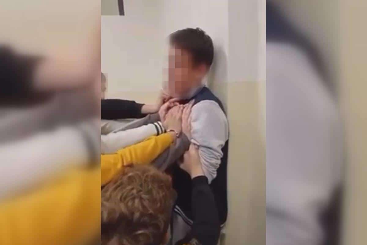 Drama u OŠ “Desanka Maksimović”: Učenik umalo preminuo zbog opasnog tiktok izazova: Samo se srušio, nastala prava panika – Oglasili se iz škole