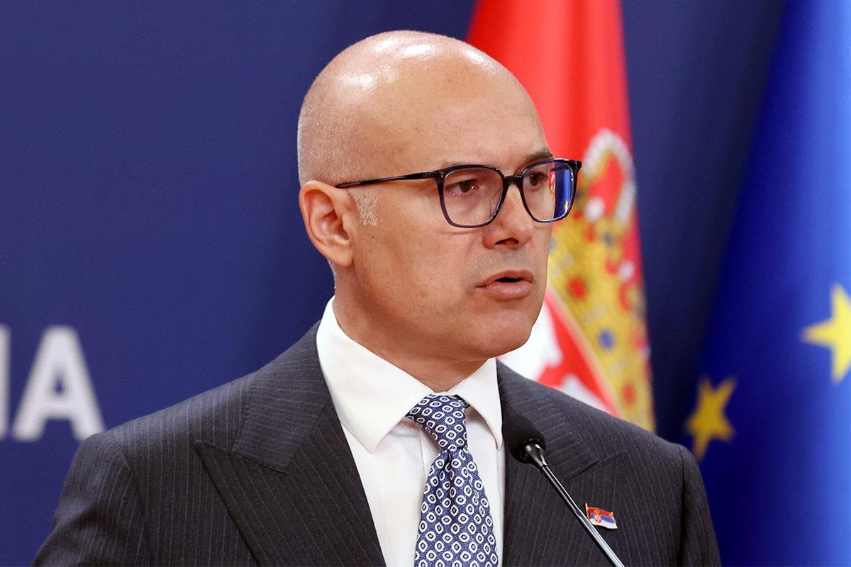 “GORAN JEŠIĆ JE OPASNO POREMEĆEN ČIM NEMA PROBLEM JAVNO DA PRETI DEKANU FTN-A” Premijer Vučević: Pozivam nadležne da pod hitno reaguju na ove brutalne pretnje