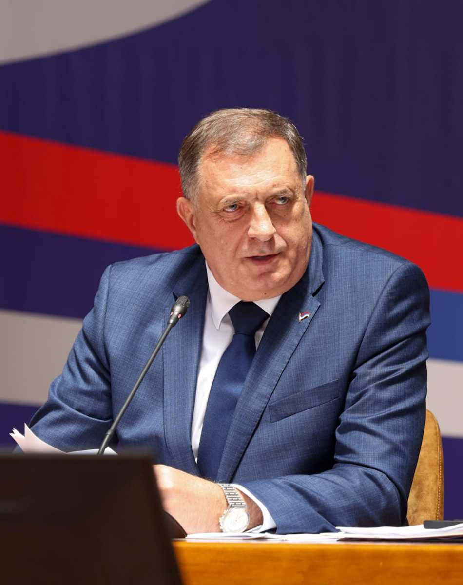 DODIK ODBRUSIO ŠMITU, SPOMENUO HIČKOKA I ZONU SUMRAKA: “Najbolje bi bilo da u parlament dođu sveštenik, hodža i fratar, da oteraju zle duhove!”