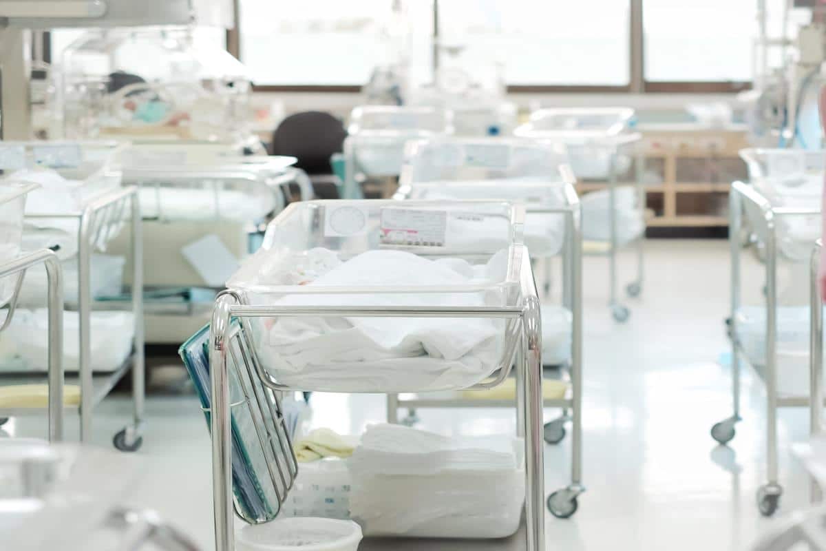 STIGLO 12, ČEKAJU SE JOŠ DVE BEBE: Za pet godina podrške vantelesne oplodnje u Loznici