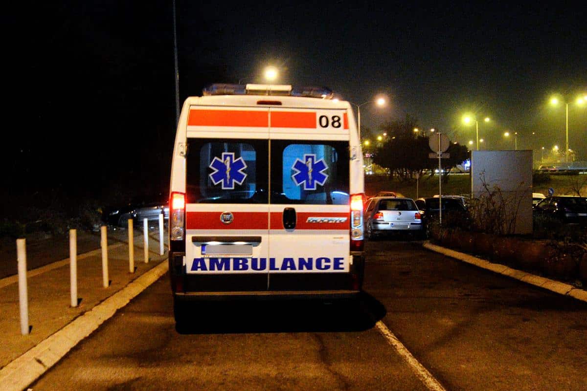 TEŠKA NESREĆA NA ZRENJANINSKOM PUTU, VIŠE LJUDI POVREĐENO: Vozila smrskana, Hitna pomoć odvozi povređene – saobraćaj blokiran
