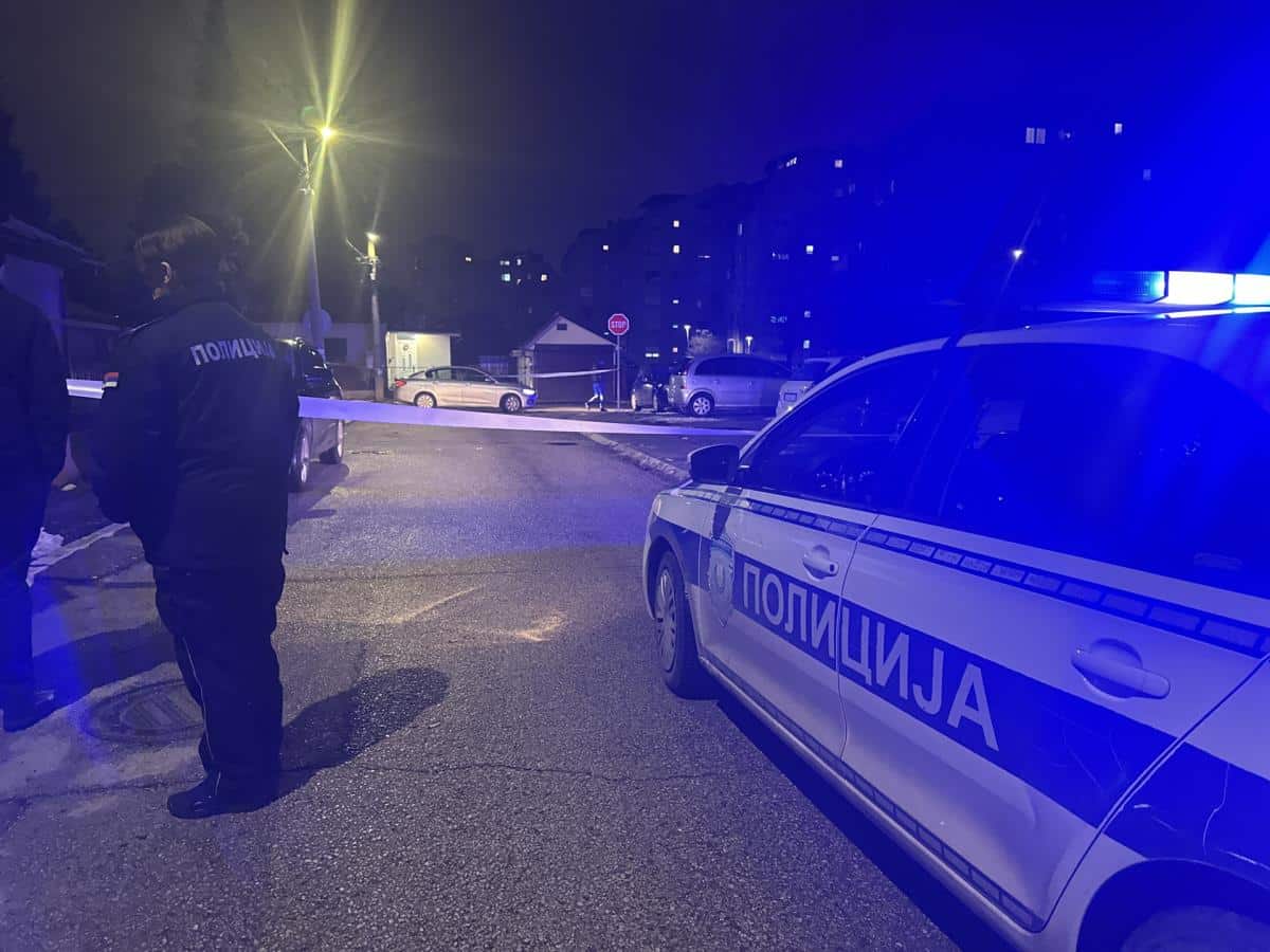 VATROGASCI MORALI DA SEKU VOZILO DA DOĐU DO POVREĐENIH! Teška nesreća na putu Zaječar – Bor: Automobil završio prevrnut pored puta (FOTO)