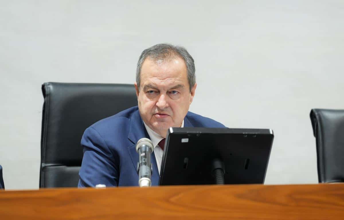 “Dete (15) je pronađeno nepovređeno i predato majci”: Oglasio se ministar Dačić povodom nestalog dečaka na Zlatiboru