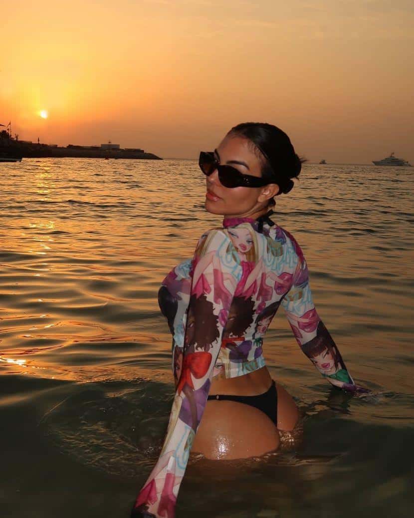 GEORGINA OBJAVILA VRELE FOTKE U BIKINIJU: Sve puca pod oblinama, minijaturne gaćice svima privukle pažnju! (FOTO)