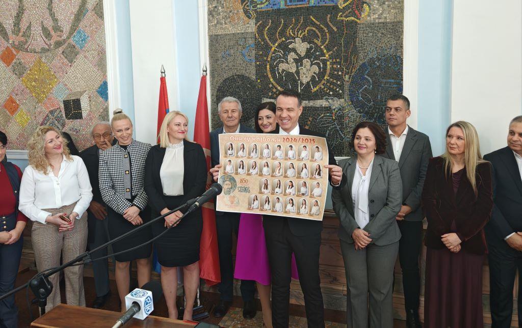 NAGRAĐENI SVETOSAVSKI ĐACI I STUDENTI Velika svečanost u Gradskoj upravi Kruševca