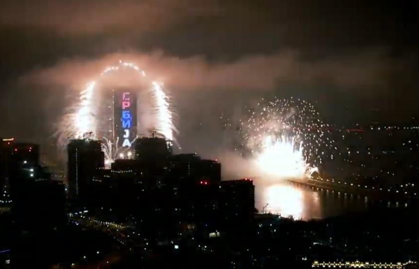 “SRBIJA” ZASVETLELA NA KULI BEOGRAD! Spektakularnim vatrometom obeležen početak srpske Nove 2025. godine – pogledajte veličanstvene prizore! (FOTO)