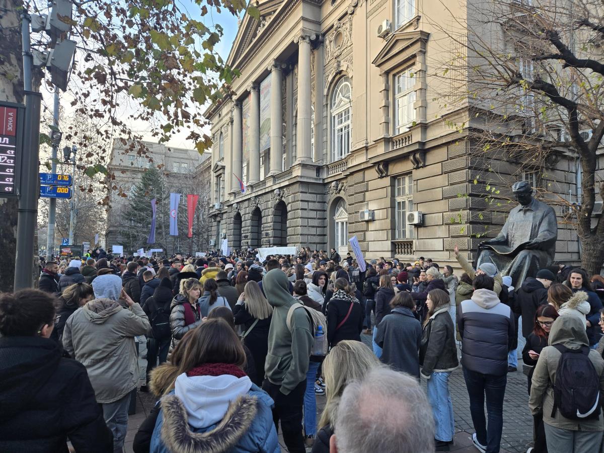 HRVATI NASTAVLJAJU KAMPANJU PROTIV SRBIJE: Zastupnica u Hrvatskom saboru Dalija Orešković podržala političke proteste (foto)