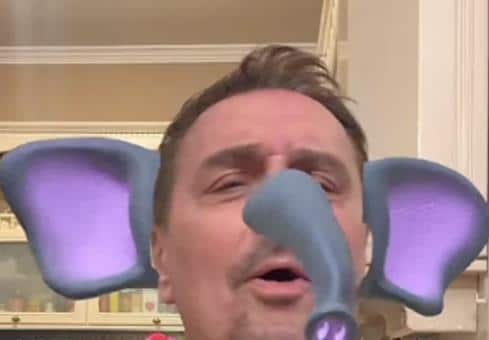 KEBA POSTAO SLONIĆ ZBOG TIKTOK PARA! I folk pevač se bacio na razvijanje biznisa preko interneta, pogledajte kako sve to izgleda