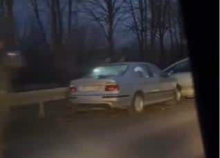 UDES KOD ZEMUN POLJA: Sudarila se 2 automobila, saobraćaj se odvija jednom trakom (VIDEO)