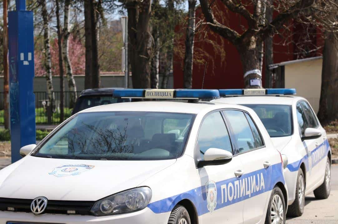 DRAMA U BORČI: Muškarac uhvatio devojčicu za ruku i hteo da je vodi kući