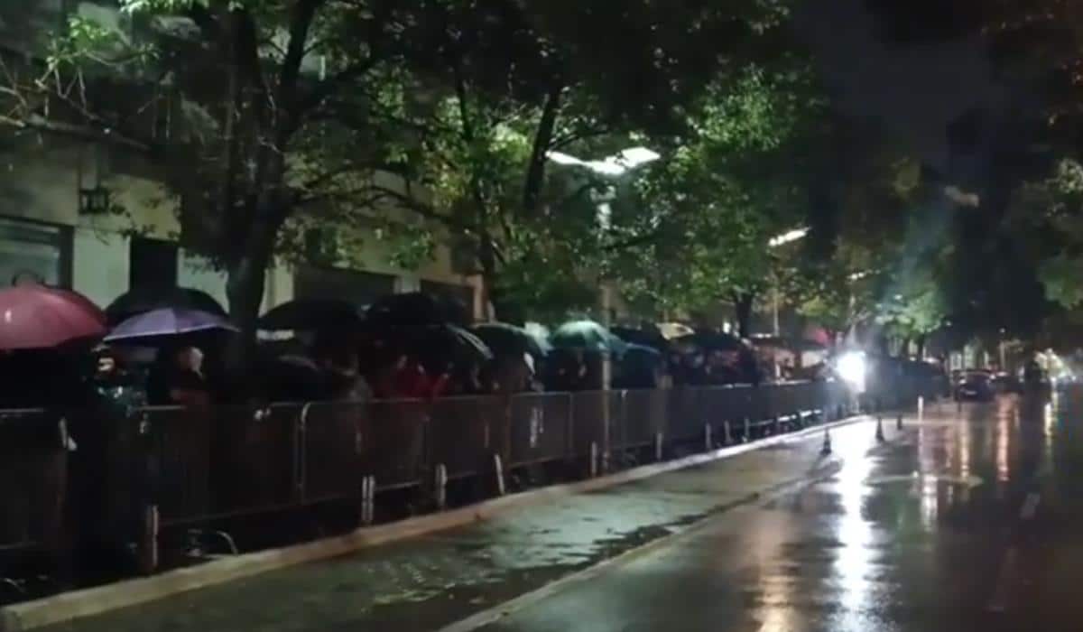 “UBICE, UBICE”! Protest ispred zgrade Vlade Crne Gore: Građani traže smene rukovodstva sistema bezbednosti (VIDEO)