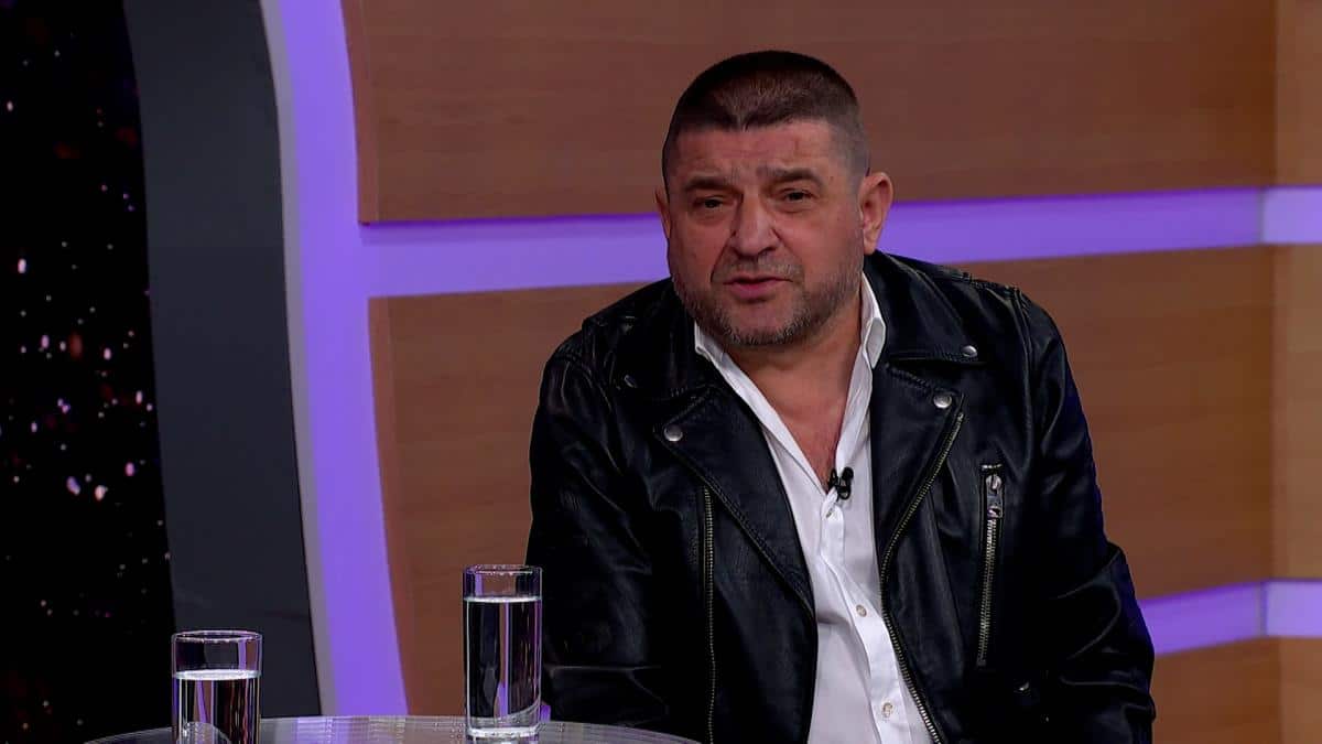 BAJA OTKRIO KAKO JE NASTALA NJEGOVA ČUVENA PESMA “BOŽIĆ JE”! Hladno je, drhte prsti… Kad ju je čuo u Knez Mihailovoj, znao je da je napisao pravu stvar!