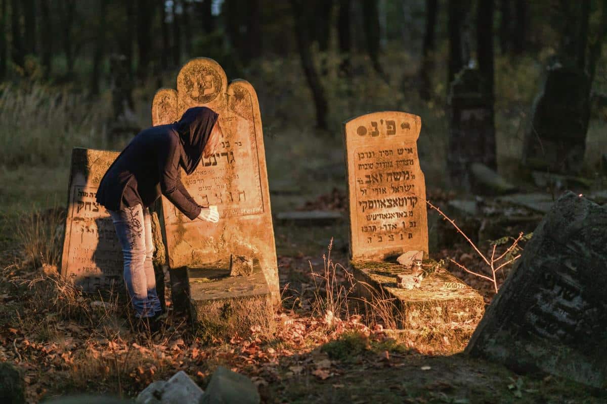 DALA SKORO 400.000 EVRA DA JOJ SKINU “PORODIČNO PROKLETSTVO” Šok kod Vranja: Zbog loših dešavanja dala I NOVAC I NAKIT, a onda je usledilo jezivo saznanje
