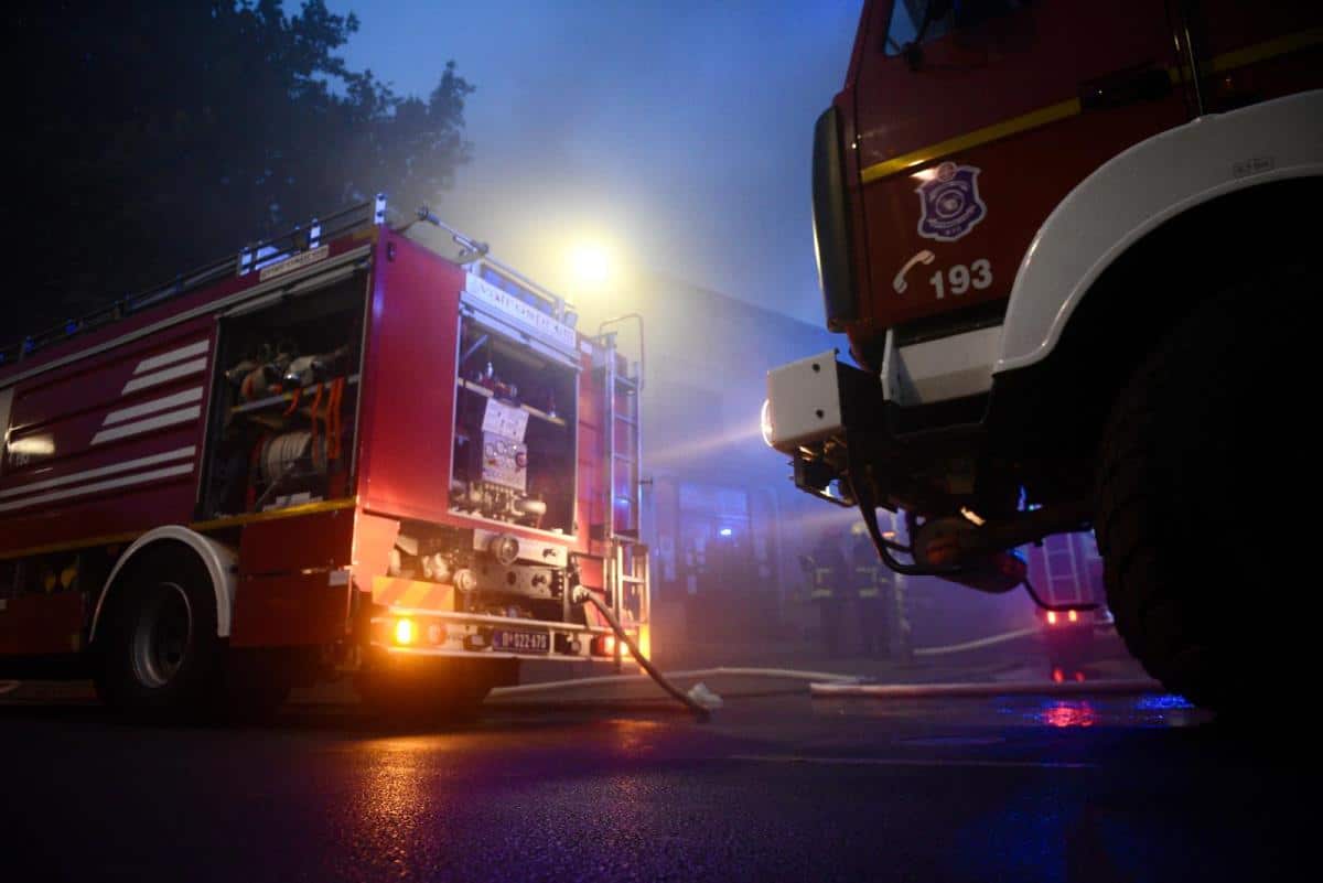 VIKENDICA POLIVENA BENZINOM I ZAPALJENA: Drama kod Loznice, planula i dva susedna objekta – sprovodi se istraga