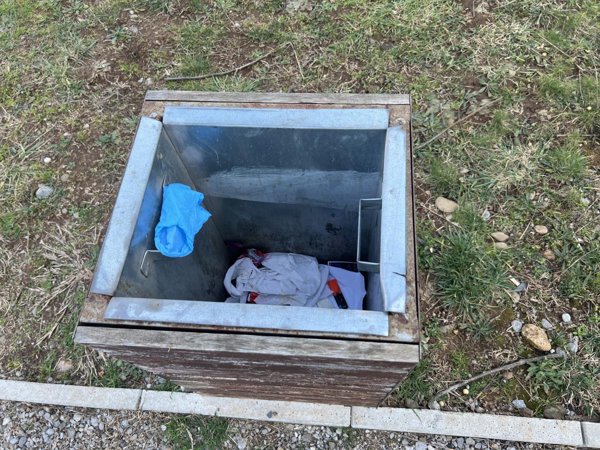 SAZNALO SE KO JE MAJKA BEBE BAČENE U KANTU ZA SMEĆE: Užas u Bloku 9 šokirao region, maleno telo u kesi pronašao radnik Čistoće, prvo mislio da je bačena lutka