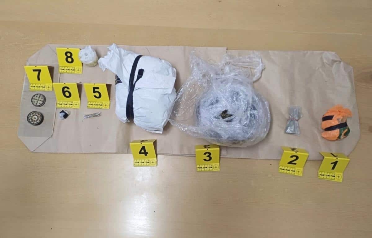 ZAPLENJENO PREKO 2KG RAZLITIČKIH NARKOTIKA Dva dilera uhapšena u Kruševcu i Trsteniku – evo šta im je sve pronađeno! (FOTO)