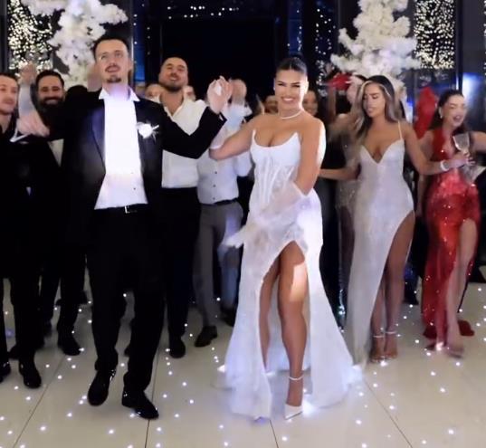 “Ovo nije venčanica, ovo je za striptiz klub” Mlada iz Prištine počela da igra, a gosti nisu znali gde da gledaju, sevale su i grudi i butine (FOTO)