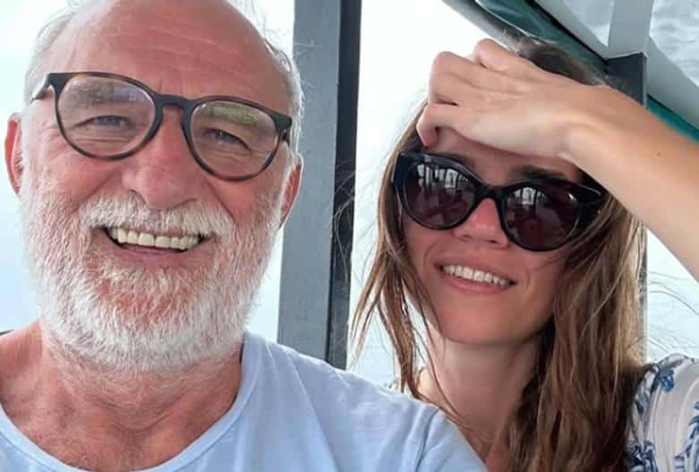 Fotografisani na plaži u veoma zanimljivoj pozi: Lazar Ristovski ne ispušta iz ruku 39 godina mlađu Anicu