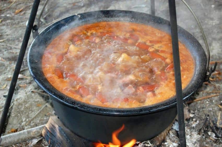 Čorbast pasulj sa suvim rebrima koji će vas okrepiti tokom zime: Ovaj recept morate probati