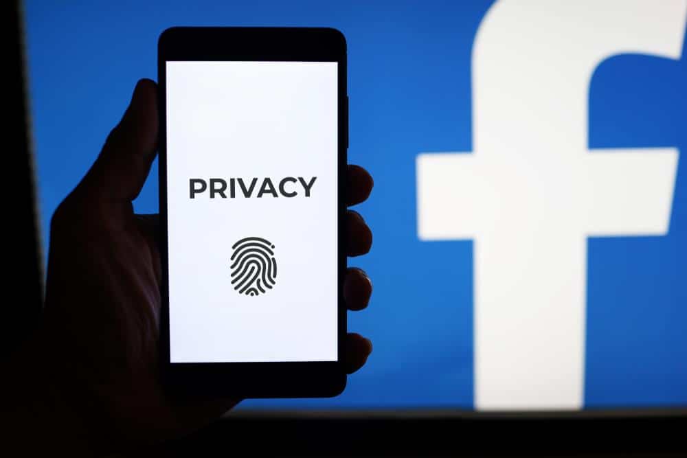 Da li vas Meta špijunira? Evo kako da zaustavite Facebook i Instagram da znaju svaki vaš korak