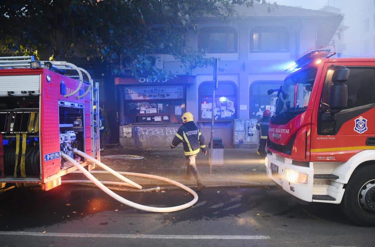 LOKALIZOVAN POŽAR U VINČI: Nema povređenih, kao ni opasnosti od širenja plamena – u akciji gašenja učestvovalo 17 vatrogasaca