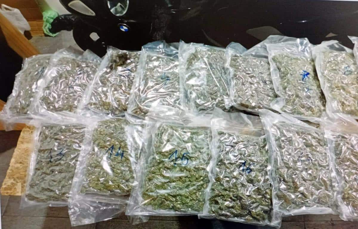 OTVORILI GEPEK AUDIJA, ON PUN DROGE! Pogledajte snimak neverovatne zaplene na Batrovcima, ministar otkrio detalje: Muškarcu (52) stavljene lisice na ruke VIDEO