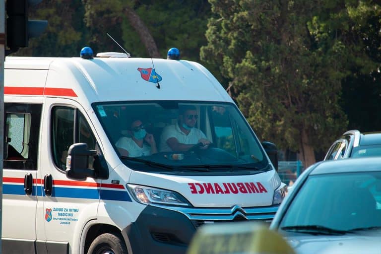 ŽENA DRŽALA BEBU U RUKAMA: Poginuli su u naletu voza