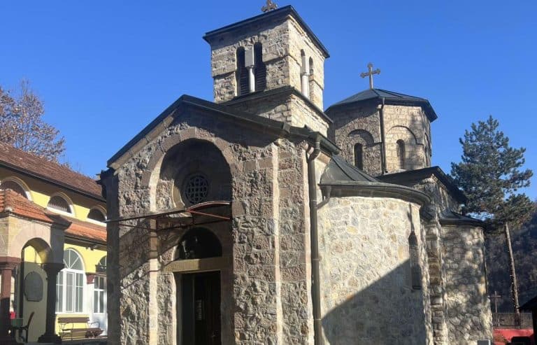 Ovo je jedan od najlepših manastira u Srbiji, ali i velika svetinja: Čudotvorna ikona Majke Božije Brzopomoćnice nalazi se u Jovanju (FOTO)
