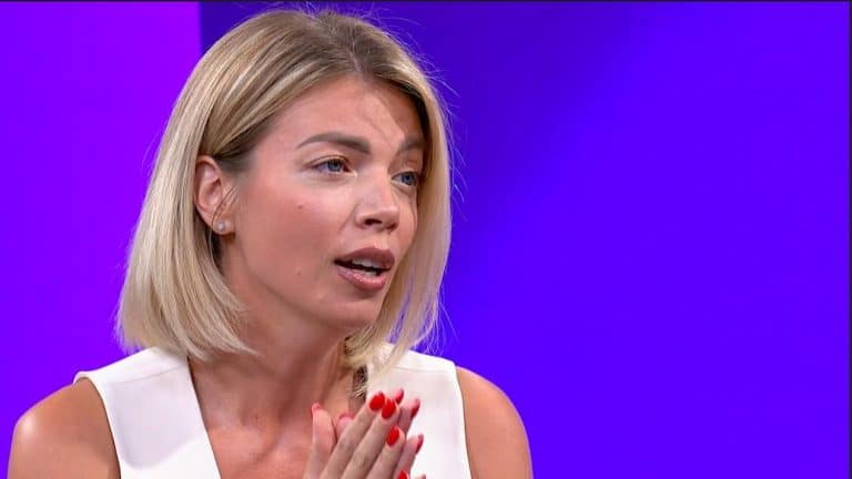 OVA PEVAČICA JE NAJOBRAZOVANIJA NA ESTRADI! U “Zvezdama Granda” plenila harizmom, radila kao stjuardesa, sad je doktor nauka! Nedavno postala mama
