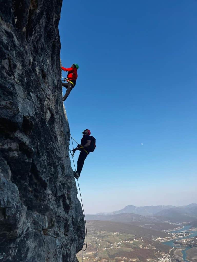 GVOZDENI PUT U SRBIJI KOJI ĆE ODUŠEVITI TURISTE: Jedinstven doživljaj, strme litice i pogled od kog zastaje dah (FOTO)