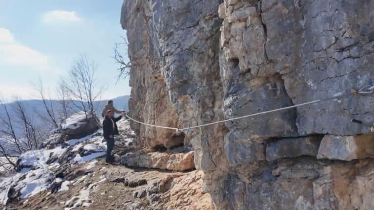 KOD TUTINA NAPRAVLJENA VIA FERRATA OD KOJE ZASTAJE DAH: Ovo je nova turistička atrakcija u Srbiji, gvozdeni put vodi do strmih litica (FOTO)
