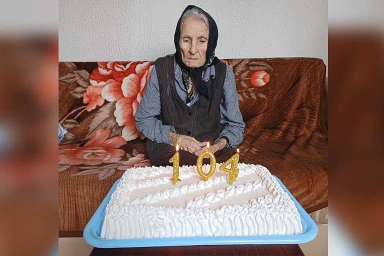 ZAGORKA RADNIĆ IZ LOZNIČKOG SELA NAPUNILA 104 GODINE: Ovako je s najbližima obeležila VELIKI jubilej (FOTO)