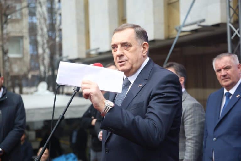 DODIK SE HITNO OGLASIO NAKON RASPISIVANJA INTERPOLOVE POTERNICE ZA NJIM: “Muslimani iz Sarajeva pokušavaju sve da učine da instrumentalizuju Tužilaštvo i Sud”