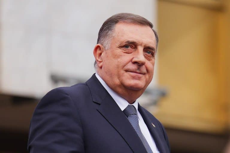 SKANDALOZNO! SUD U BIH TRAŽI OD INTERPOLA MEĐUNARODNU POTERNICU ZA DODIKOM: Evo šta ovo znači za predsednika Republike Srpske i koliko je UGROŽEN