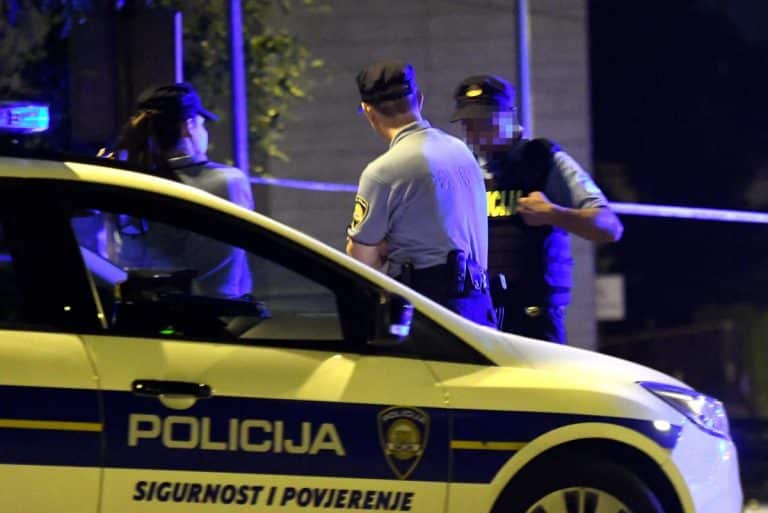 UŽAS U CENTRU SPLITA! Naoružani napadač uzeo taoca, policajka pucala u njega!