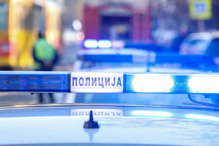 TEŠKA NESREĆA KOD BORA, MEĐU POVREĐENIMA I DETE Automobil smrskan (FOTO)