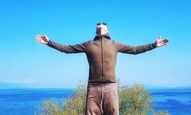 BIVŠA DEVOJKA NAŠEG PEVAČA UMRLA JE NA NJEGOVOM NASTUPU Pre 15 godina doživeo veliku tragediju, a ovako je pričao o bolnoj temi: Takve kao ona…