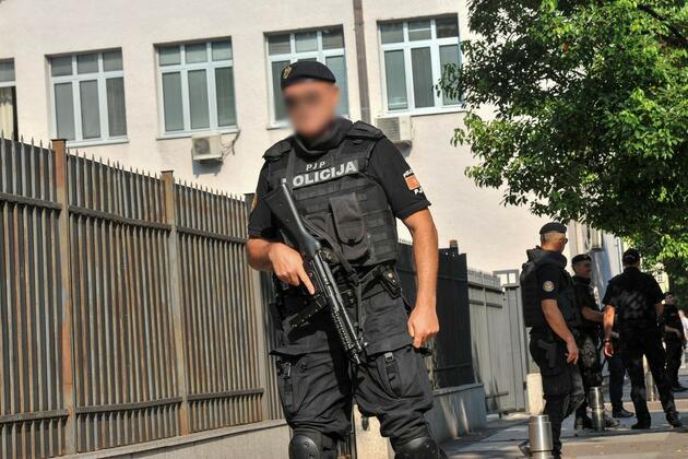 IZBIO SUKOB MEĐU ŠKALJARCIMA I KAVČANIMA, PA NASTAO HAOS NA CETINJU! Crnogorska policija uhapsila dvojicu aktera tuče, za tri osobe se i dalje traga!
