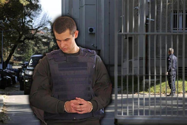 BLAŽIĆ NE PRESTAJE DA ŠOKIRA U ZATVORU! ILI DIVLJA ILI GLUMI ŽRTVU! Ovo su svi incidenti masovnog ubice, 4 puta morali da intervenišu!