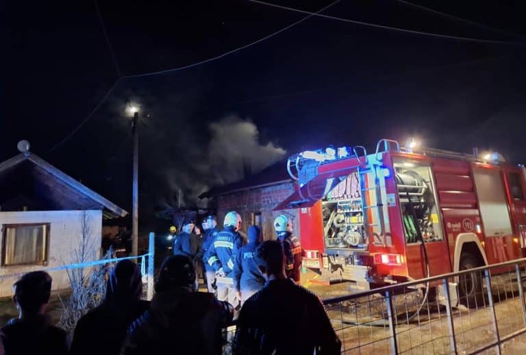“PLANIRALI SU DA KUPE KUĆU, MESTO JE ZAVIJENO U CRNO”: Poginulo troje dece, otkriveno kako je majka spasila samo jedno