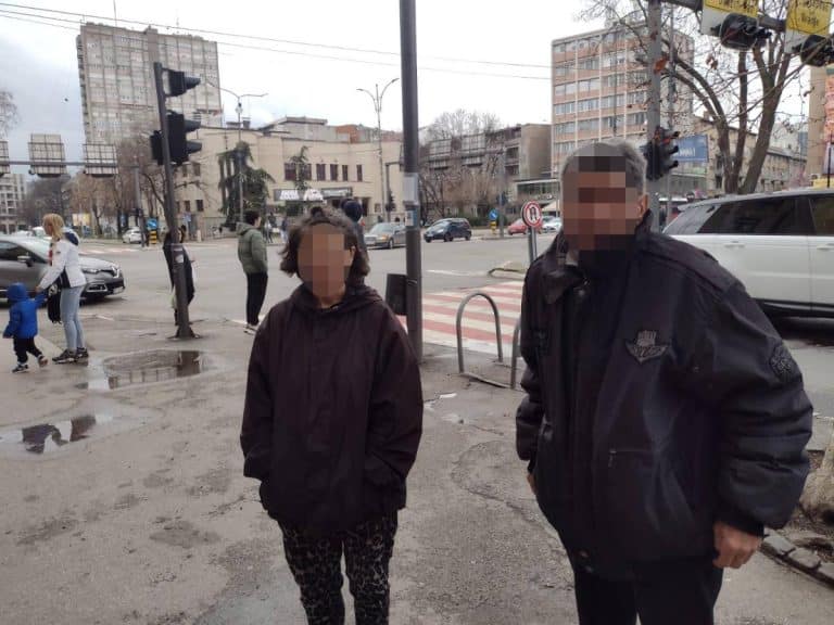 “NISMO ZNALI, KUNEM SE BOGOM, DA JE TRUDNA” Očajni roditelji devojke, koja je ostavila tek rođenu bebu u kontejneru: “Nije samo ona kriva”…