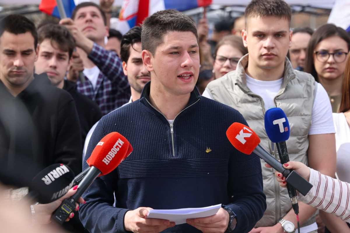UŽIVO STUDENTI KOJI HOĆE DA UČE PISALI REKTORIMA, DEKANIMA I DIREKTORIMA FAKULTETA U BLOKADI: Ko je tačno doneo odluku da se studentima zabrani da studiraju?!