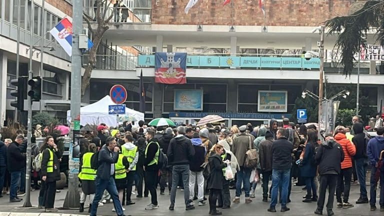 TEROR! OPSADA RTS JE UVERTIRA ZA SUBOTU! Na delu je ogoljeno preuzimanje države: Oni koji žele destrukciju Srbije u zapaljivoj atmosferi vide priliku za haos