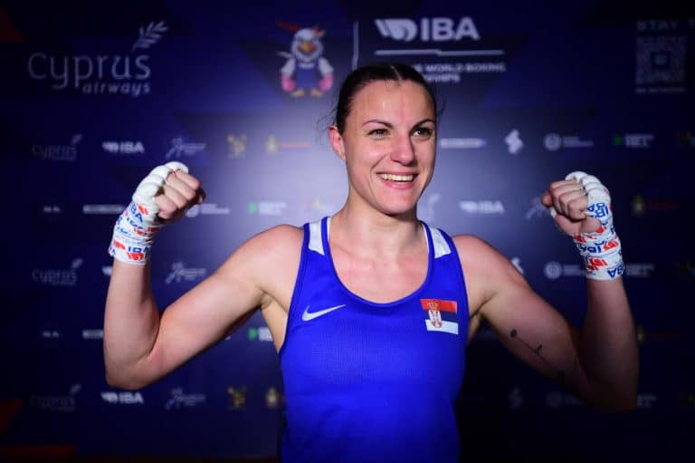 SUZE RADOSNICE UZ BOŽE PRAVDE: Svetska šampiona Anđela Branković emotivno proslavila istorijsko zlato za Srbiju
