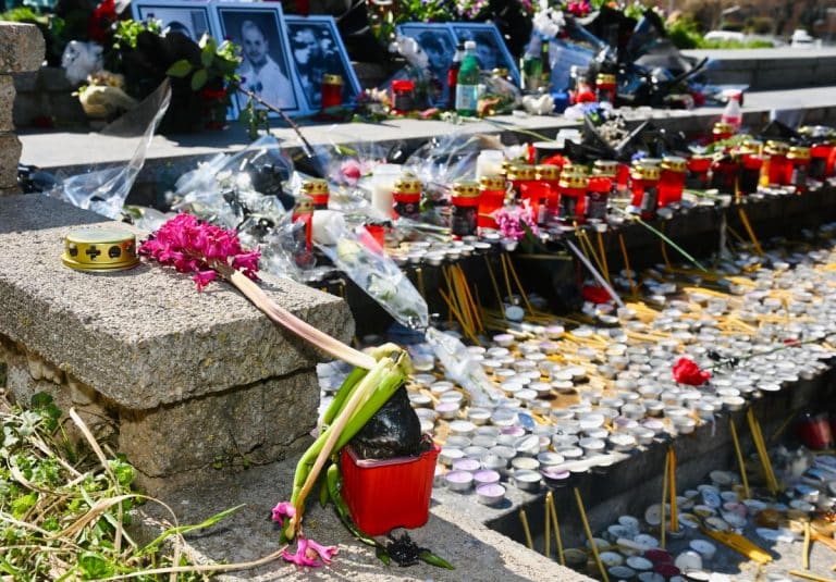 NOVČANA POMOĆ ZA PORODICE KOJE SU IZGUBILE NAJMILIJE U POŽARU U KOČANIMA: Dobiće novac za najhitnije potrebe, a država će im još pomagati