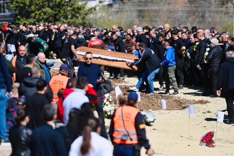 “KAKO DA VRATIMO DETE?” Uživo iz Makedonije – Psiholog o teškoj tragediji u Kočanima: Ceo grad je u crnom, svi se oni poznaju, rođaci su ili prijatelji
