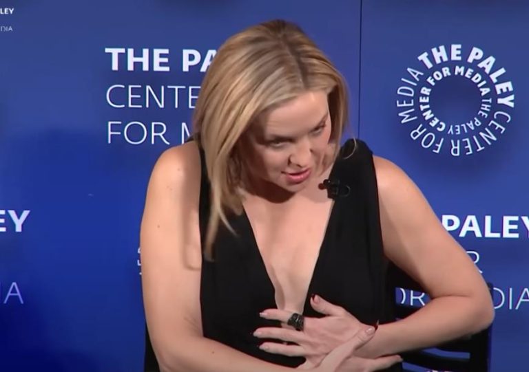 Rašila joj se haljina usred emisije, pa umalo sevnule gole grudi: Slavna glumica doživela peh, kolege pritrčale da je sakriju od sramote (VIDEO)