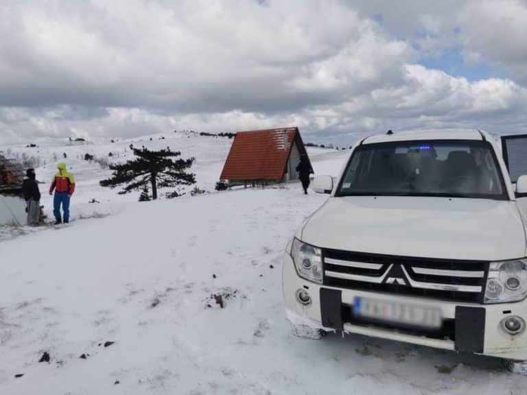 IZGUBIO SE KOLUMBIJAC NA PLANINI MALJEN: Vozio motor koji se pokvario, pa mu se izgubio trag – spasen brzom akcijom spasilaca (FOTO)