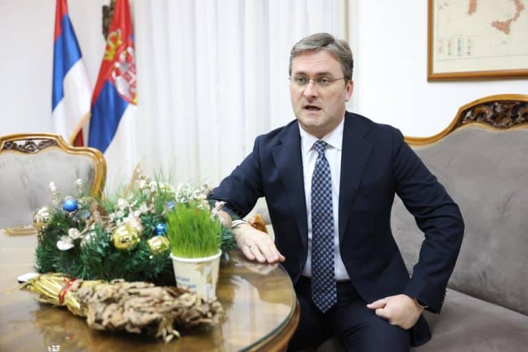 BRUTALNO IZVREĐAO SELAKOVIĆA, PA GA UDARIO PESNICOM U GLAVU ISPOD LEVOG OKA! Ministru slomljen mu nos: Novi detalji napada!