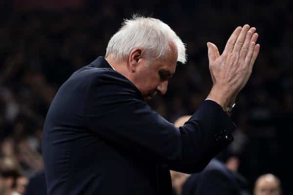 OBRADOVIĆ GESTIKULIRAO KA GROBARIMA: Evo šta se dogodilo kada je trener Partizana kročio u halu